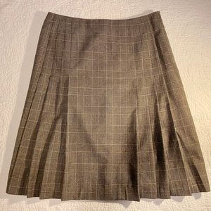 346 Brooks Brothers tan and black houndstooth plaid pleated wool skirt size 6
